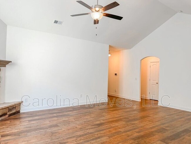 Building Photo - 116 Forest Ridge Way