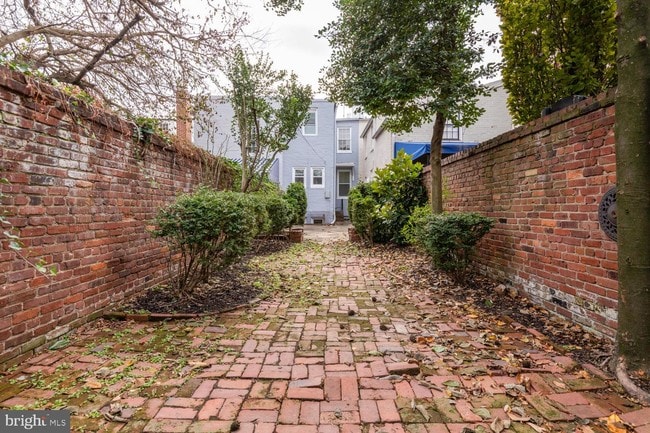 Building Photo - 2723 Dumbarton St NW