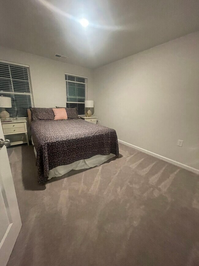 Upstairs bedroom - 1081 Shoreside Dr