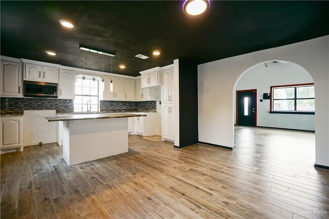 Building Photo - 3903 E Lopez Dr