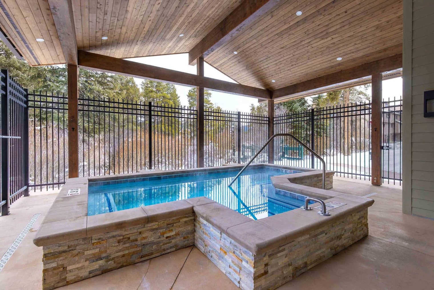 Building Photo - 455 Village Rd