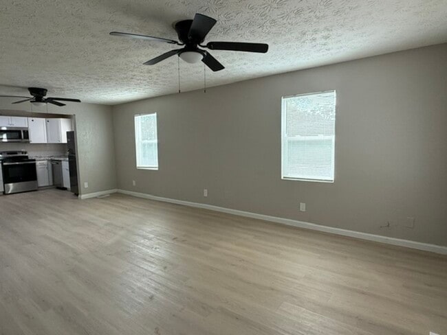 Building Photo - 1201 Karnes Ave