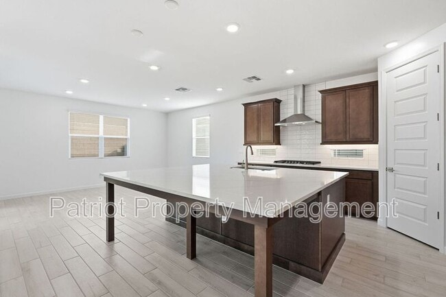 Building Photo - 6922 W Buckhorn Trail