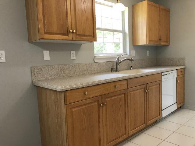 Building Photo - 5825 Reinke Dr