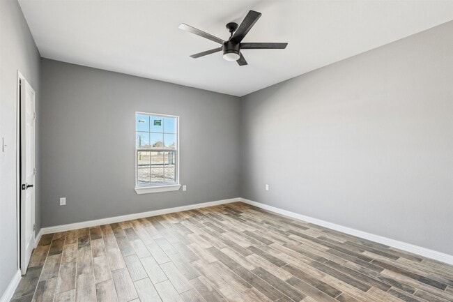 Building Photo - 601 Ave V