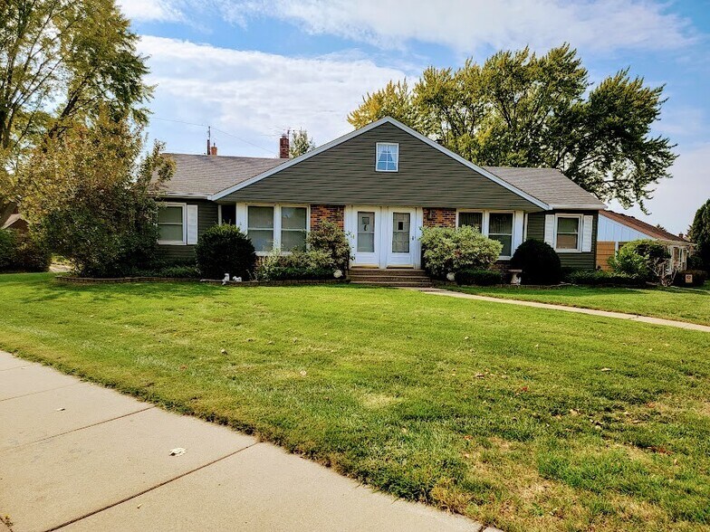 Primary Photo - 1706 Ford Pkwy