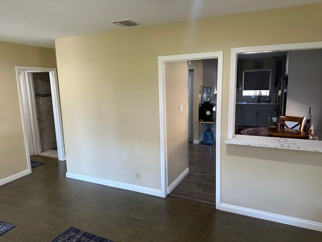 Building Photo - 2433 Maynard Dr