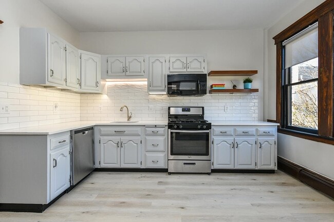 Building Photo - 722 27th St
