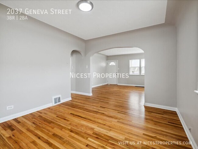 Building Photo - Gorgeous Remodeled Home near Fitzsimons/An...