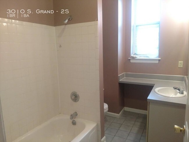 Building Photo - 1 bedroom in Saint Louis MO 63118