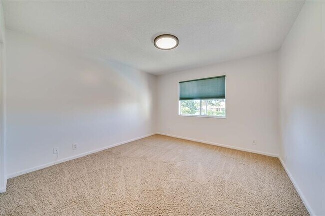 Building Photo - 558 Stonemont Dr