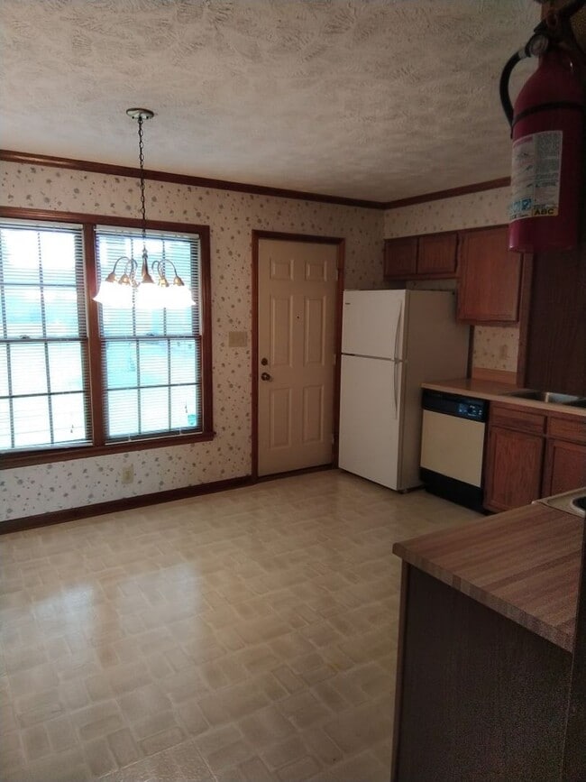 Building Photo - Duplex in Hope Mills!