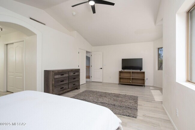 Building Photo - 6851 W Kern Dr