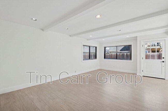 Building Photo - 2048 Garden Ln