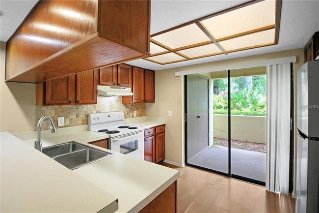 Building Photo - 135 Woodlake Wynde