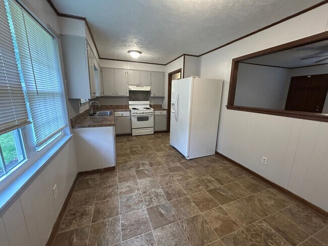 Building Photo - 610 Cottonwood Dr