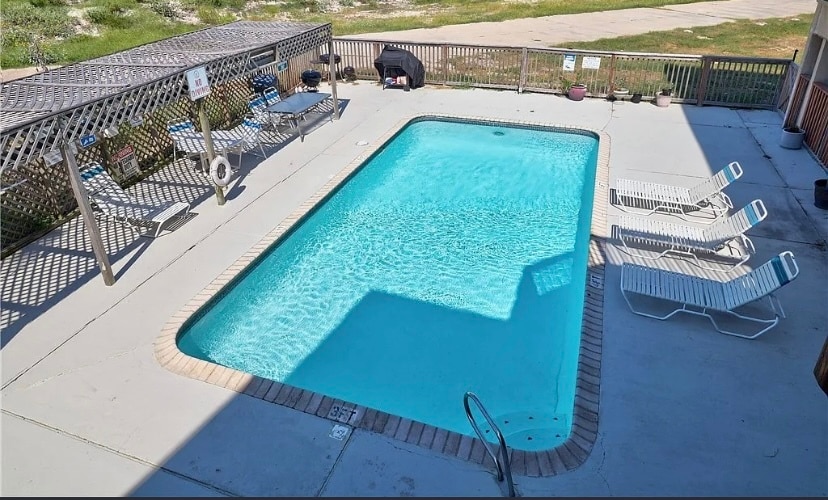 Building Photo - 14801 Compass St