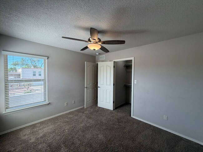 Building Photo - 7420 Tangerine Ct NE