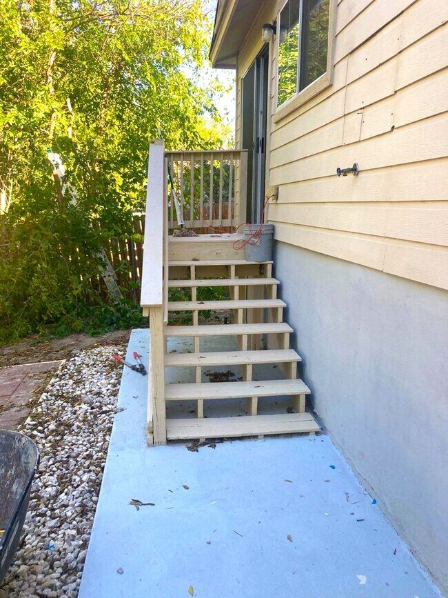 Building Photo - Spacious open concept ranch