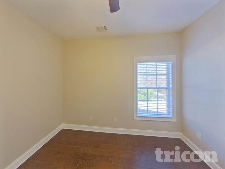 Building Photo - 1024 Eagles Brooke Dr