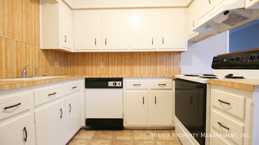 Building Photo - 7908 Aberdeen Ave