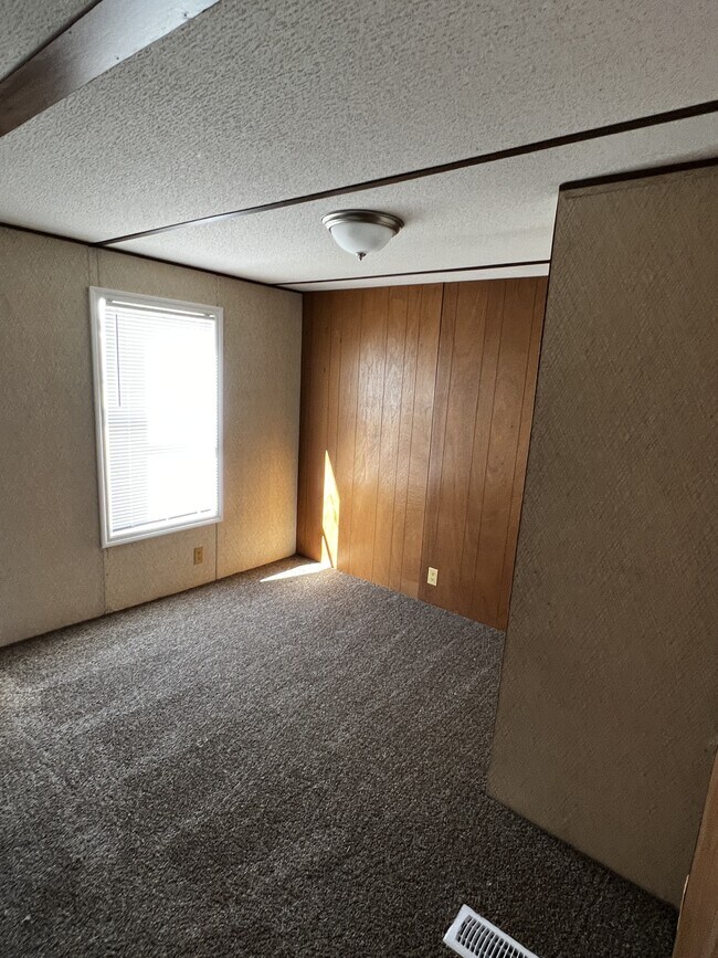 Building Photo - 312 Becky Ln