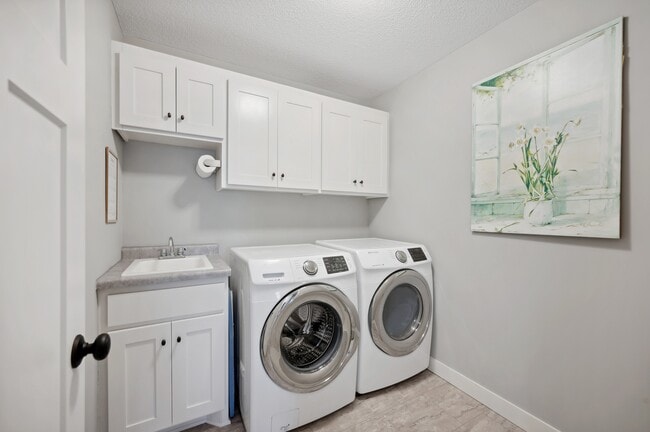 Building Photo - 7356 Kalland Cir NE