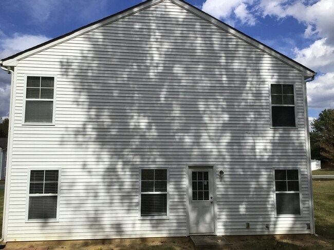 Building Photo - 2021 Sonoma Valley Drive