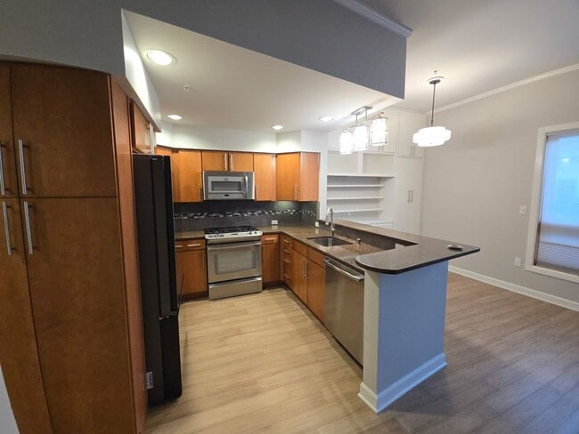 Building Photo - Charming Condo in Walkable Nob Hill – Comfort, Convenience & Peace of Mind