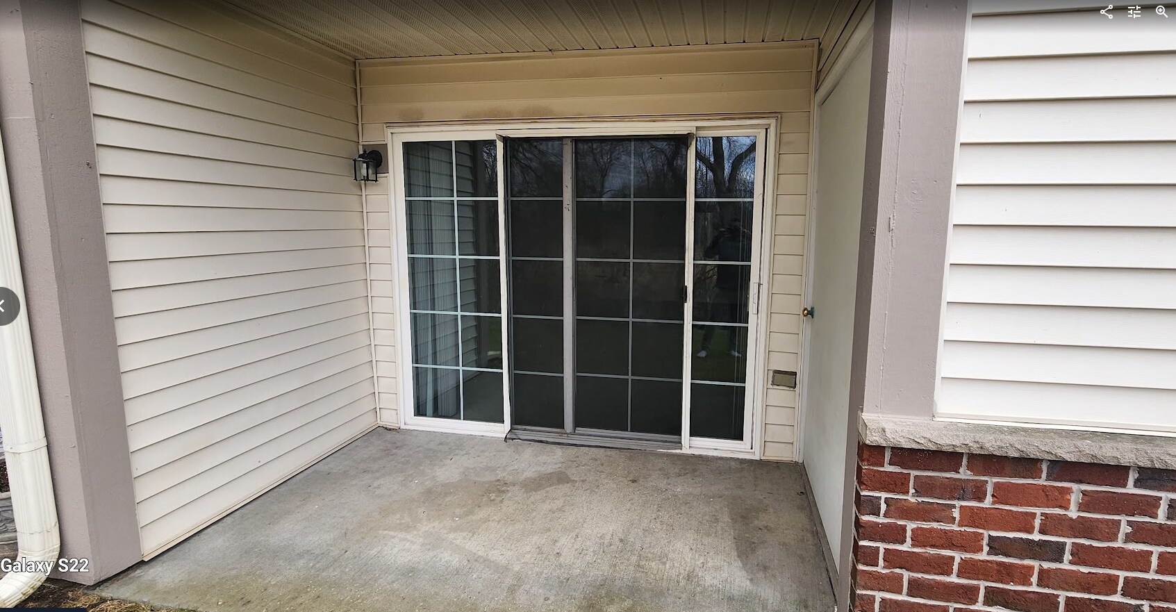 Building Photo - 542 Pewaukee Rd