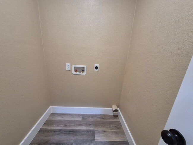 Building Photo - 7215 Glen Heights