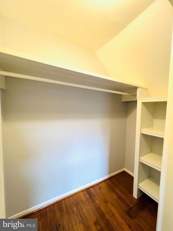Building Photo - 2220 Primrose Dr