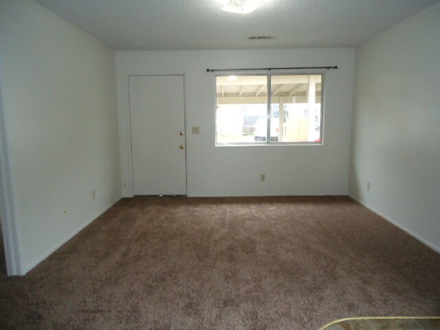 Building Photo - 1 Bedroom 1 Bath Apartment Home