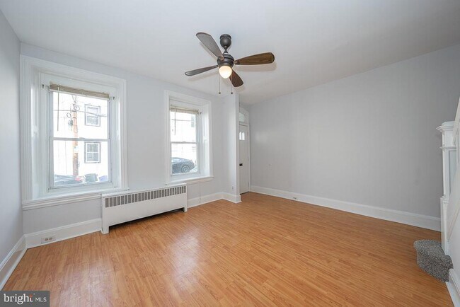 Building Photo - 217 Dupont St