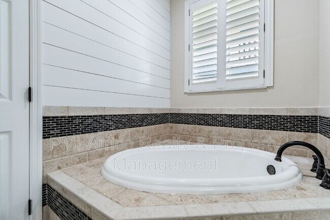 Building Photo - 539 Treviso Dr
