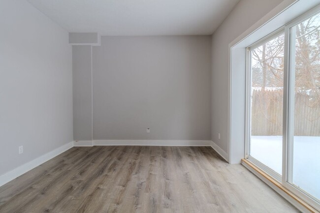 Building Photo - 933 E Front St