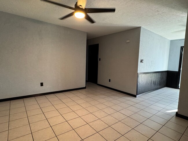 Building Photo - 505 SW 69th- New Year move in special- JAN...