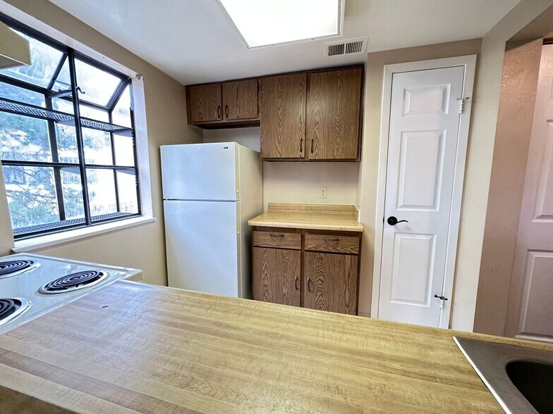 Building Photo - 12504 E Cornell Ave