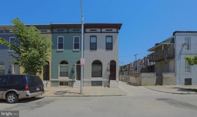 Building Photo - 901 N Montford Ave