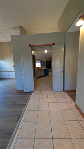 Building Photo - 2204 Crestmeadow St