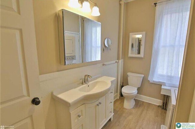 Building Photo - 325 N Eighth St