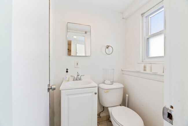 Building Photo - 446 Roedel Plz