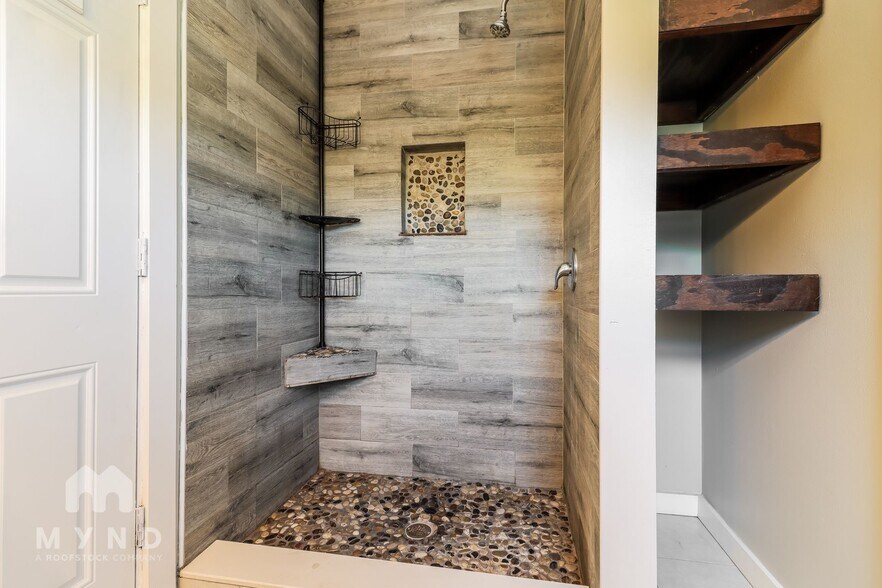 Building Photo - 3301 Yale St N