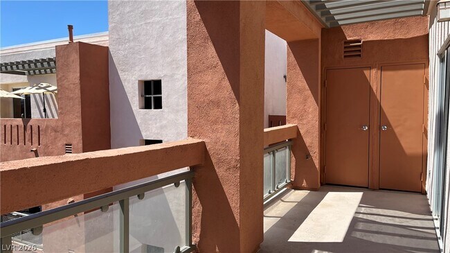 Building Photo - 19 E Agate Ave