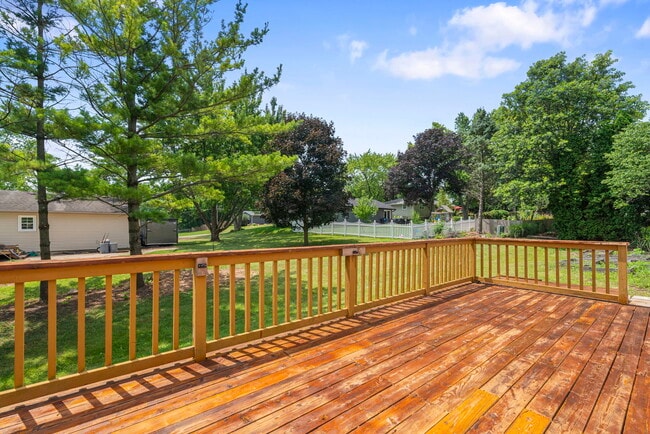 Building Photo - 630 Maple Ct