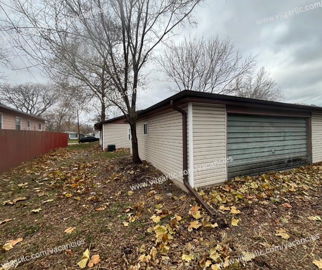 Building Photo - Discover comfort, convenience, and quality living in this beautifully updated 3-bedroom home! Wit...