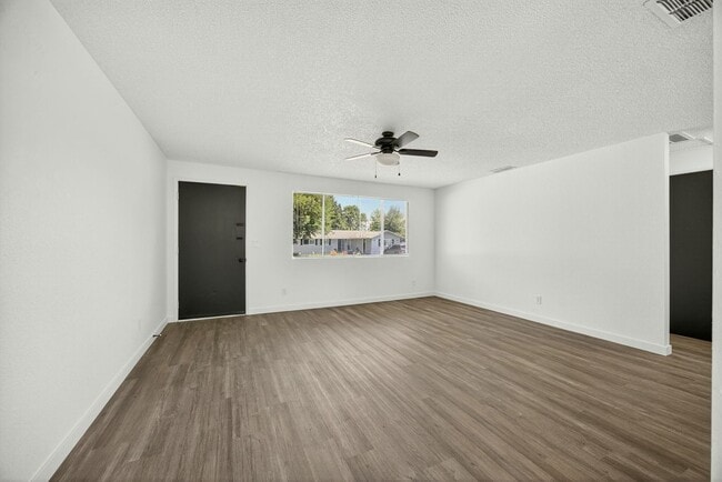 Building Photo - Modern 2-Bedroom Duplex with New Kitchen &...