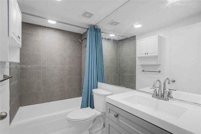 Building Photo - 10350 W Bay Harbor Dr