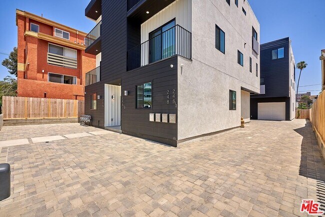 Building Photo - 246 N Dillon St