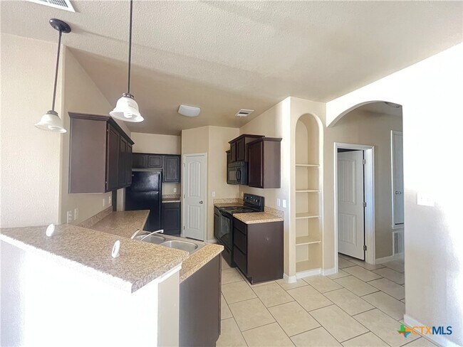Building Photo - 4606 Cambridge Dr